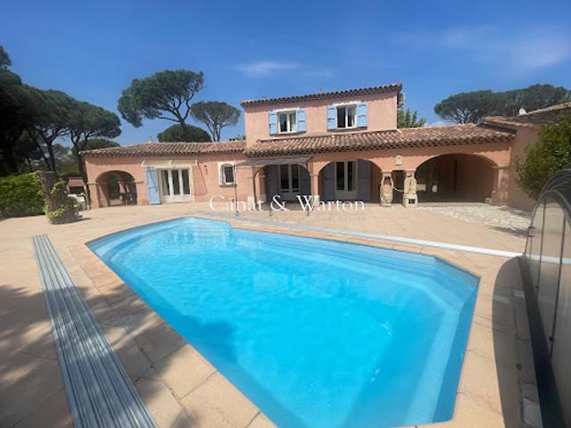 Villa avec piscine et terrasse