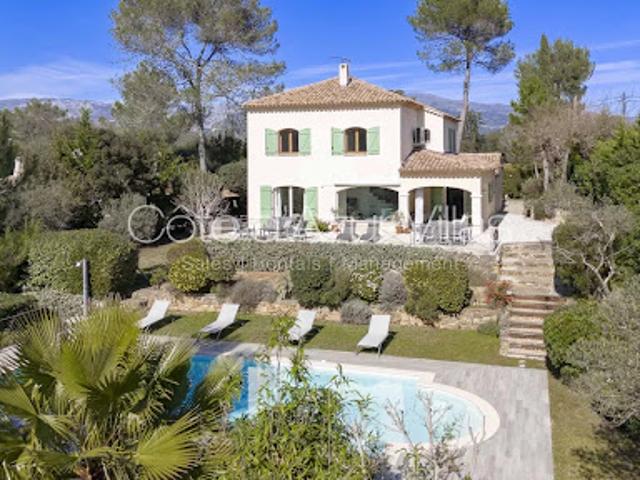 Villa avec piscine et terrasse