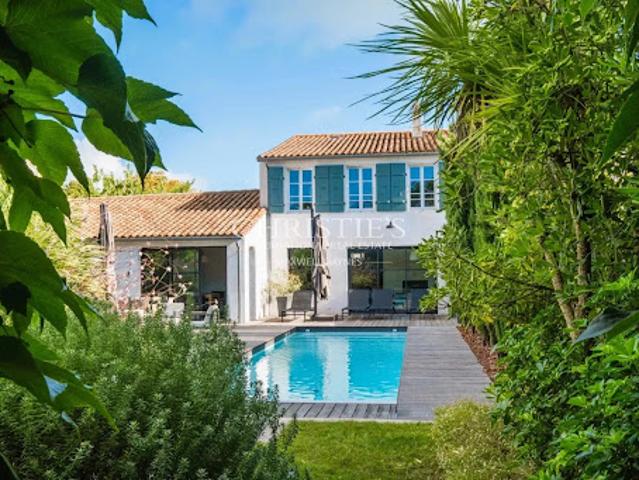 Villa avec piscine et terrasse