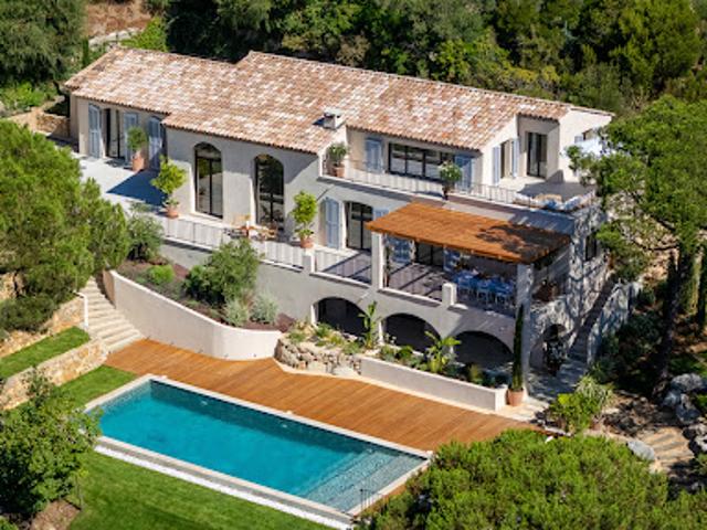 Villa avec piscine et terrasse