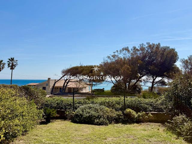 Villa avec piscine et terrasse