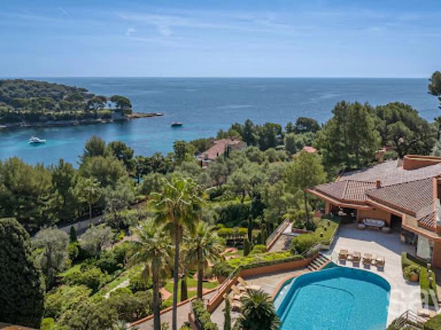 Villa avec piscine et terrasse