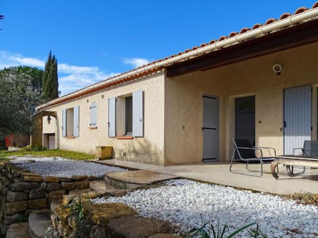 Villa avec piscine et terrasse