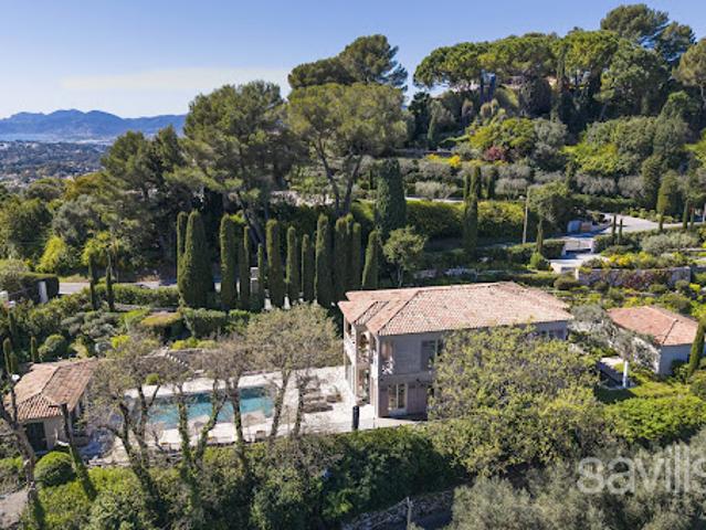 Villa avec piscine et terrasse