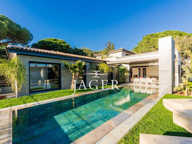 Villa avec piscine et terrasse