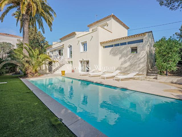 Villa avec piscine et terrasse