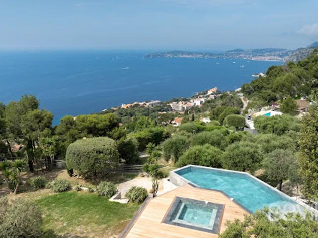Villa avec piscine et terrasse