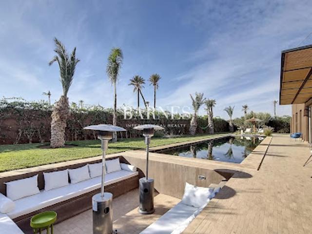 Villa avec piscine et terrasse