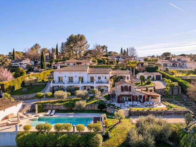 Villa avec piscine et terrasse