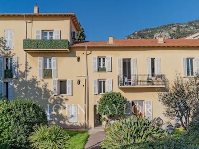 Villa avec piscine et terrasse