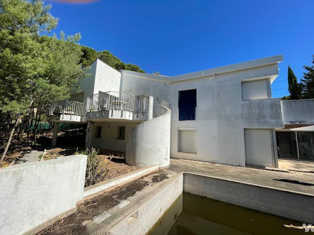 Villa avec piscine et terrasse