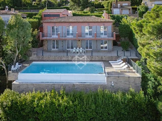 Villa avec piscine et terrasse