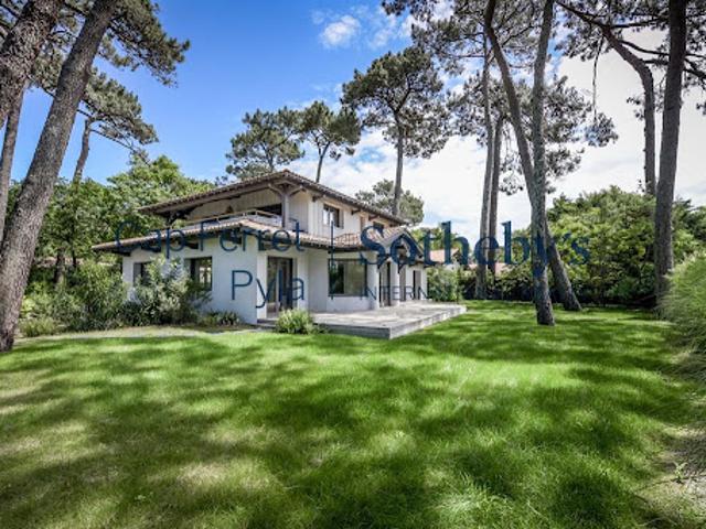 Villa avec piscine et terrasse