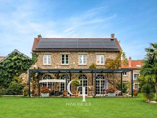Villa avec piscine et terrasse