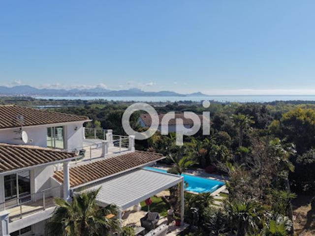 Villa avec piscine et terrasse