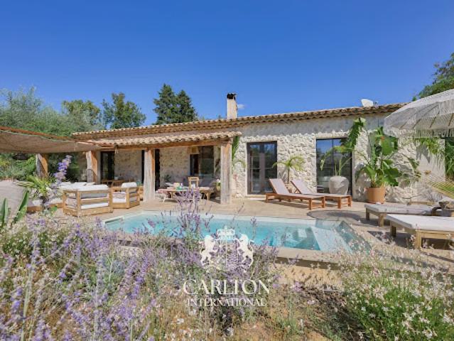 Villa avec piscine et terrasse