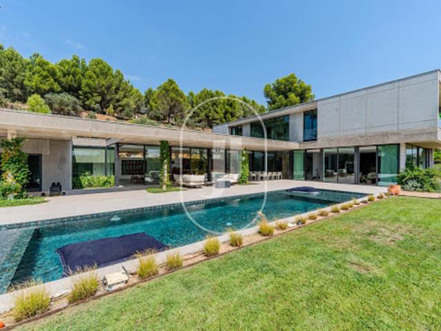 Villa avec piscine et terrasse