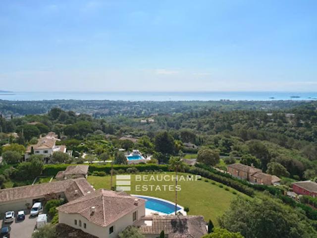 Villa avec piscine et terrasse