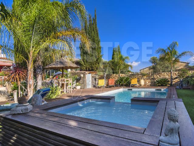 Villa avec piscine et terrasse