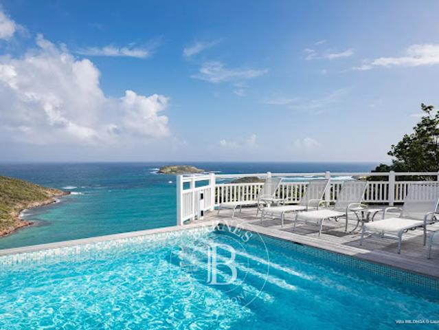Villa avec piscine et terrasse