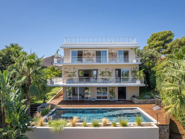Villa avec piscine et terrasse