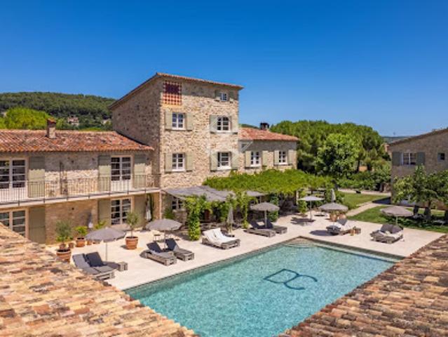 Villa avec piscine et terrasse