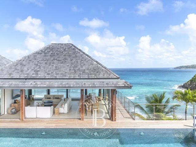 Villa avec piscine et terrasse