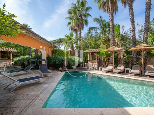 Villa avec piscine et terrasse