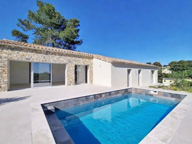 Villa avec piscine et terrasse