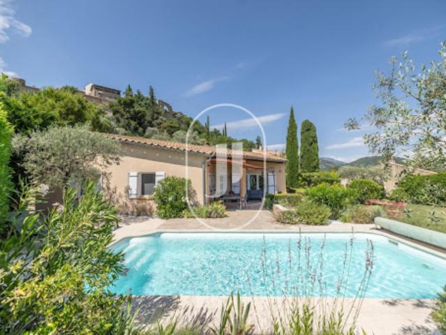 Villa avec piscine et terrasse