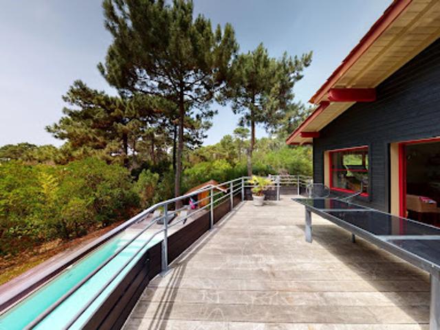 Villa avec piscine et terrasse