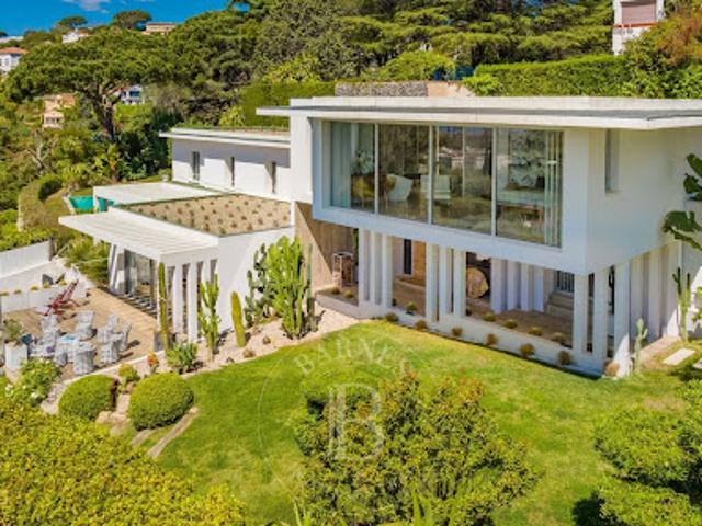 Villa avec piscine et terrasse