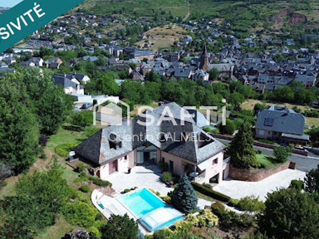 Villa avec piscine et terrasse