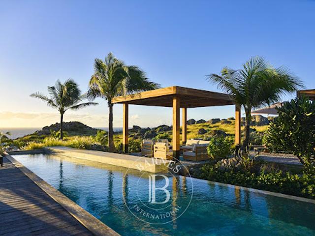 Villa avec piscine et terrasse