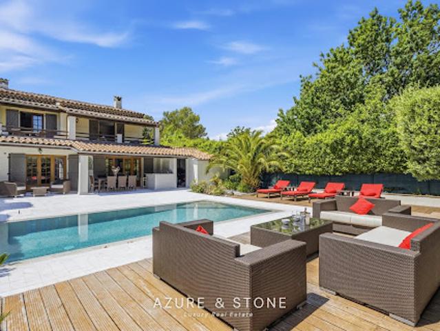 Villa avec piscine et terrasse