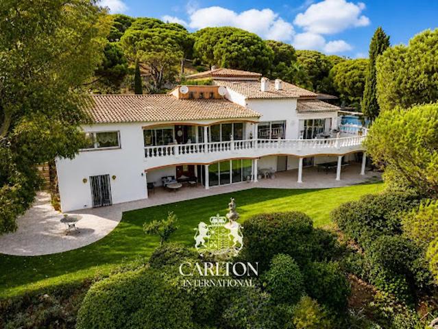 Villa avec piscine et terrasse