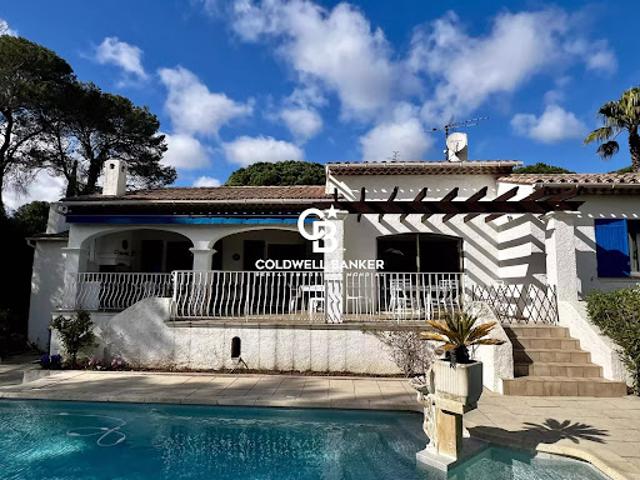 Villa avec piscine et terrasse