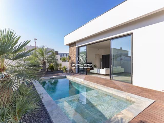 Villa avec piscine et terrasse