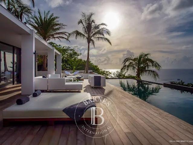 Villa avec piscine et terrasse