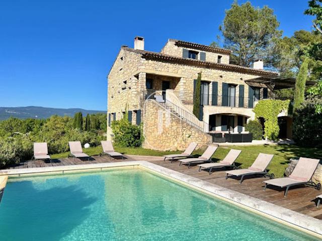 Villa avec piscine et terrasse