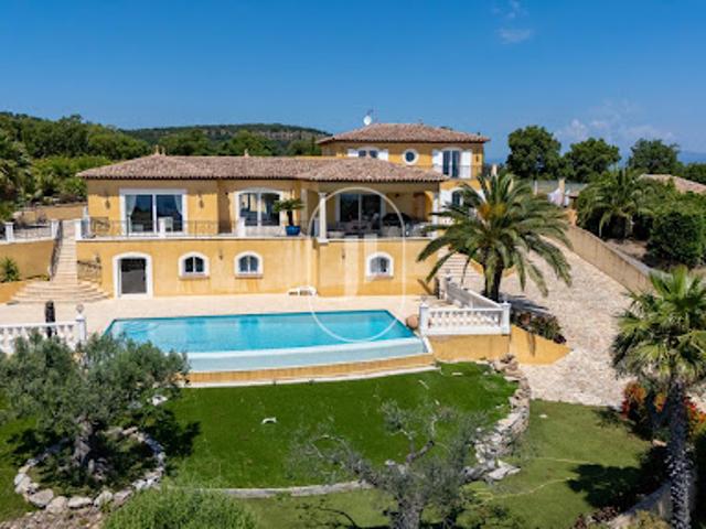 Villa avec piscine et terrasse