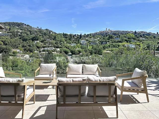 Villa avec piscine et terrasse