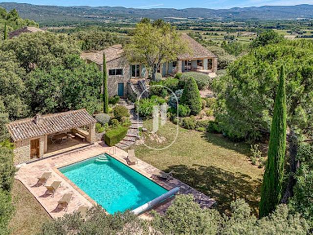 Villa avec piscine et terrasse