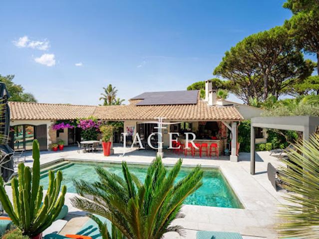 Villa avec piscine et terrasse