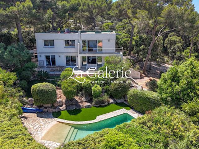 Villa avec piscine et terrasse