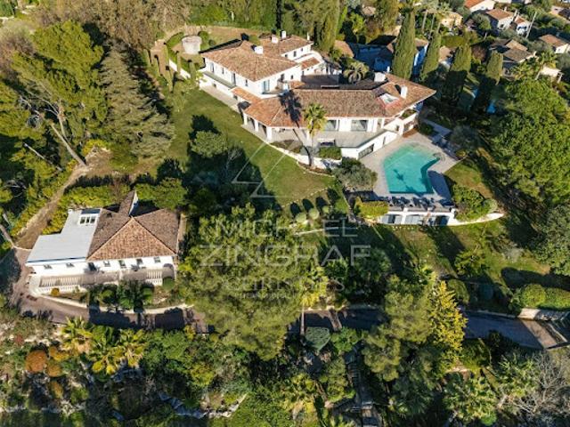 Villa avec piscine et terrasse