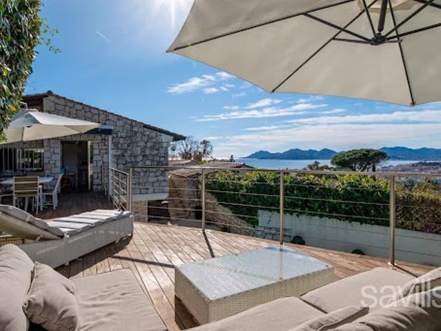 Villa avec piscine en bord de mer