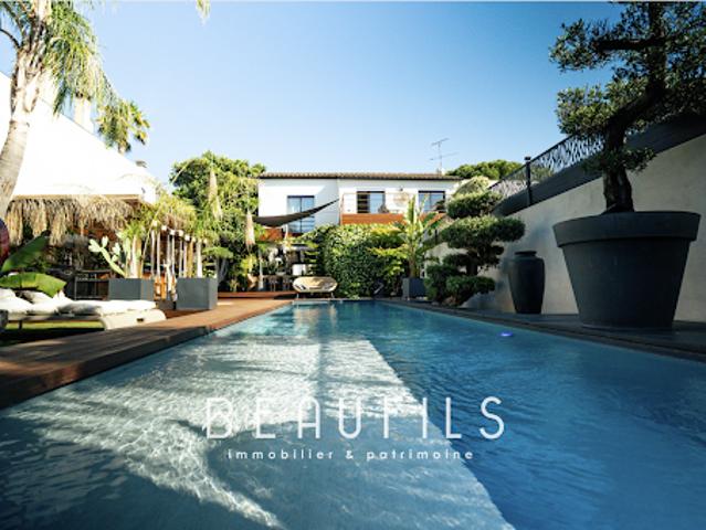 Villa avec piscine et terrasse