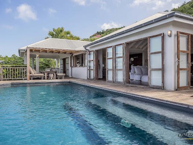 Villa avec piscine et terrasse