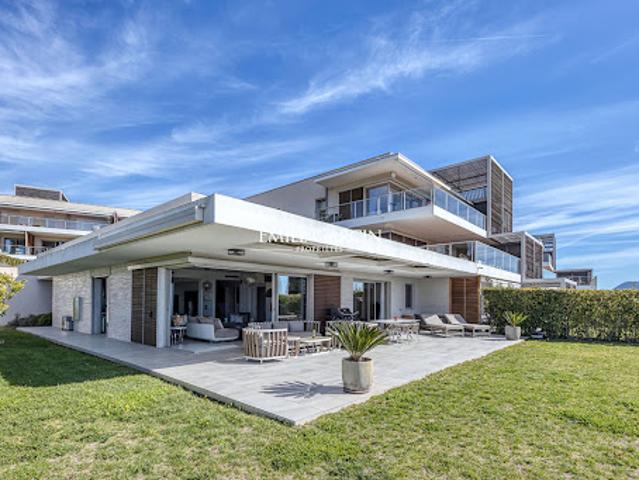 Villa avec piscine et terrasse